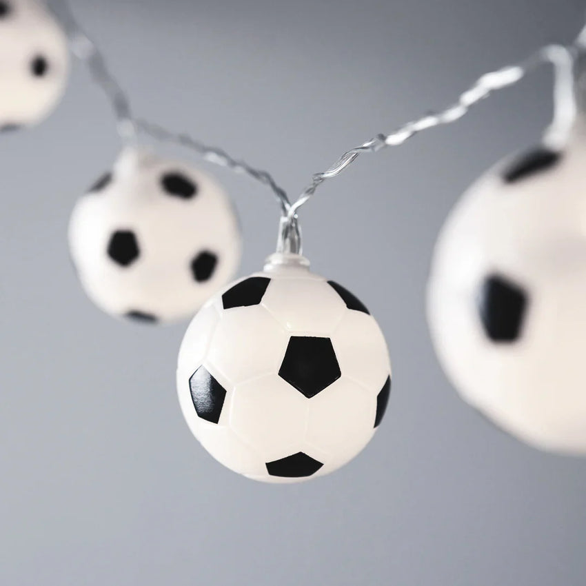 Fußball-Lichterkette als WM-Dekoration