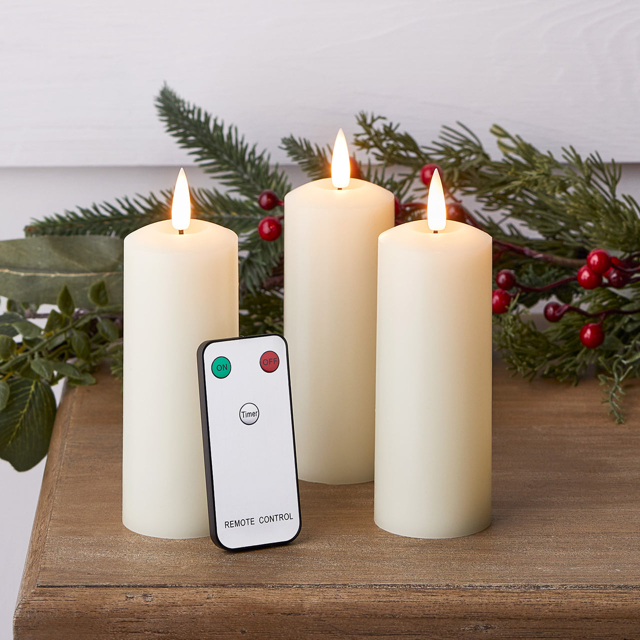 Schmales TruGlow® LED-Kerzen Trio aus Echtwachs mit Fernbedienung