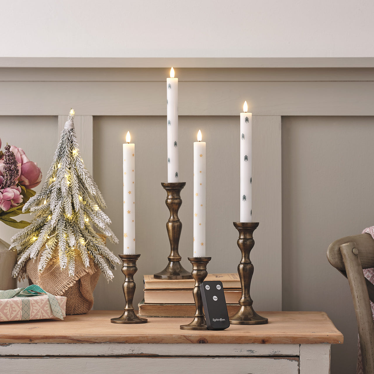 4er Set TruGlow® LED Stabkerzen Echtwachs mit Weihnachtsbäumen