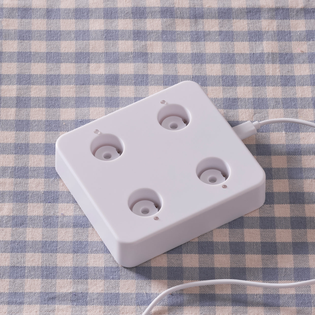 4er Set TruGlow® LED Stabkerzen Echtwachs elfenbeinfarben wiederaufladbar mit Fernbedienung
