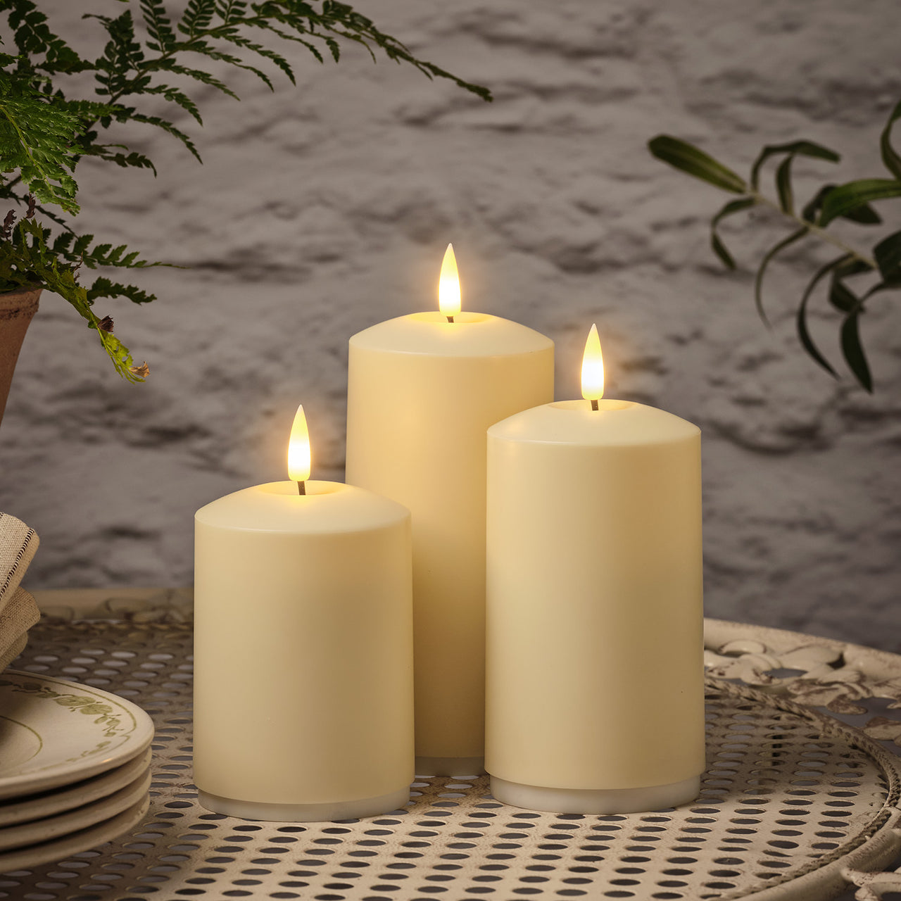 3er Set TruGlow® wiederaufladbare Outdoorkerzen mit Fernbedienung