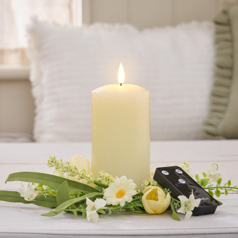 Frühlings-Kerzenring mit Tulpen & Gänseblümchen inkl. 15 cm TruGlow® LED-Kerze