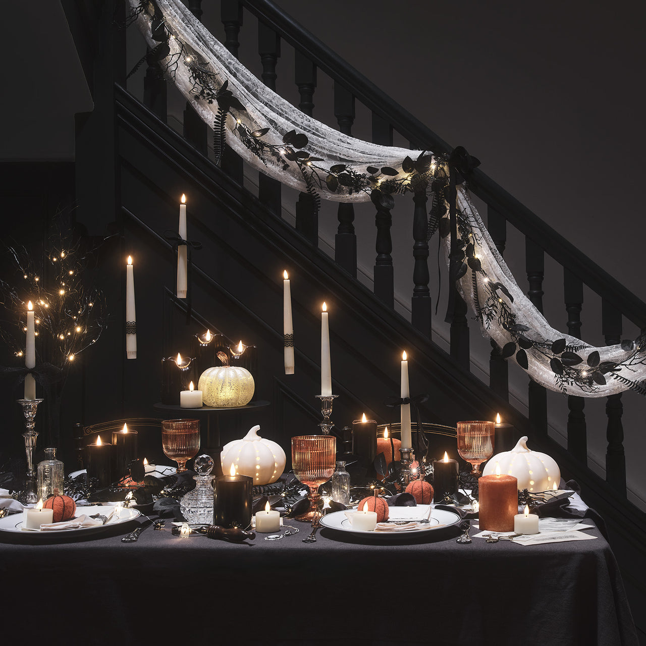 D-HA250123-Beleuchtetes_Halloween-Set_Schwarzer_Blaetter-Kranz_Girlande_10