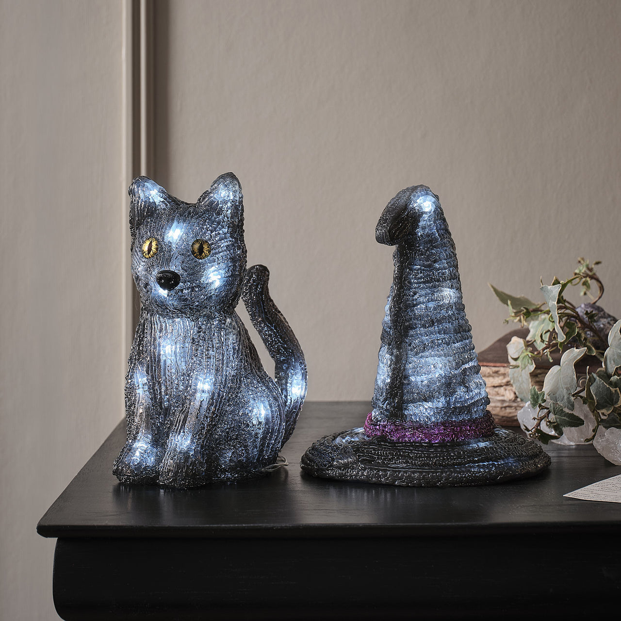 LED-Hexenhut Halloween 3D-Acrylfigur mit Timer für den Außenbereich im Set