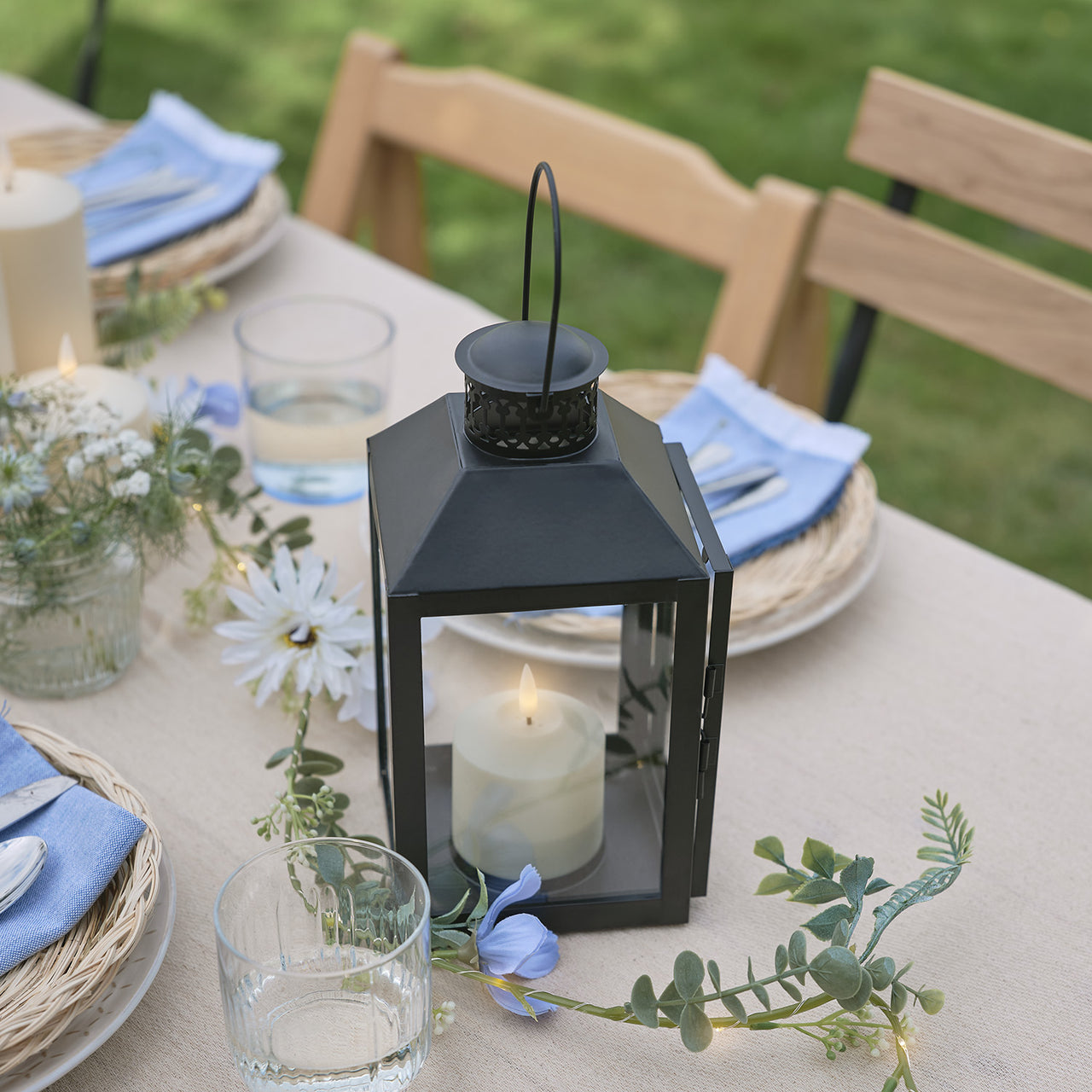 2er Set Metall-Laternen mit TruGlow® LED-Kerzen, Fernbedienung & Timer