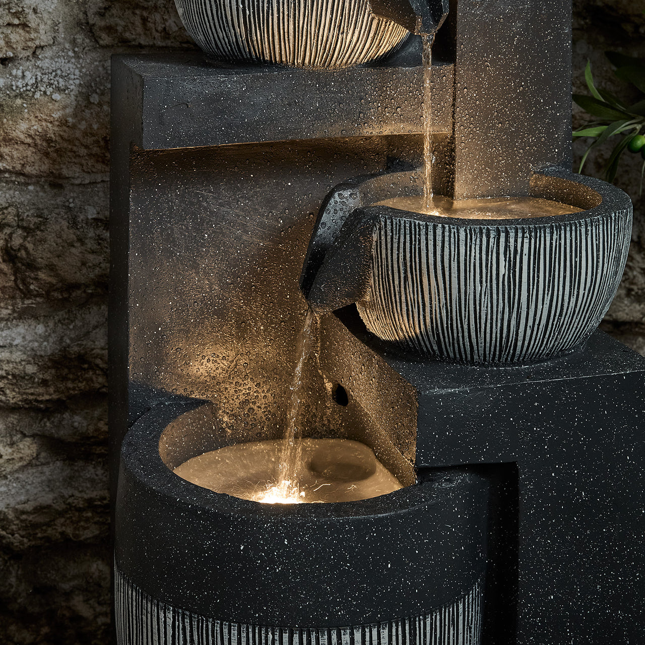 Darnbrook 116cm LED Gartenbrunnen Kaskade