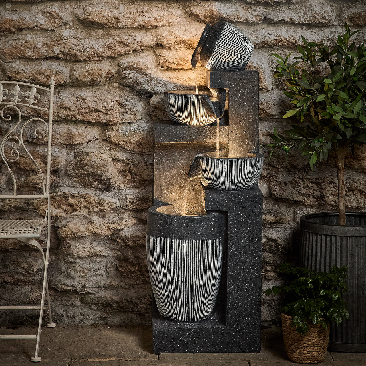 Darnbrook 116cm LED Gartenbrunnen Kaskade