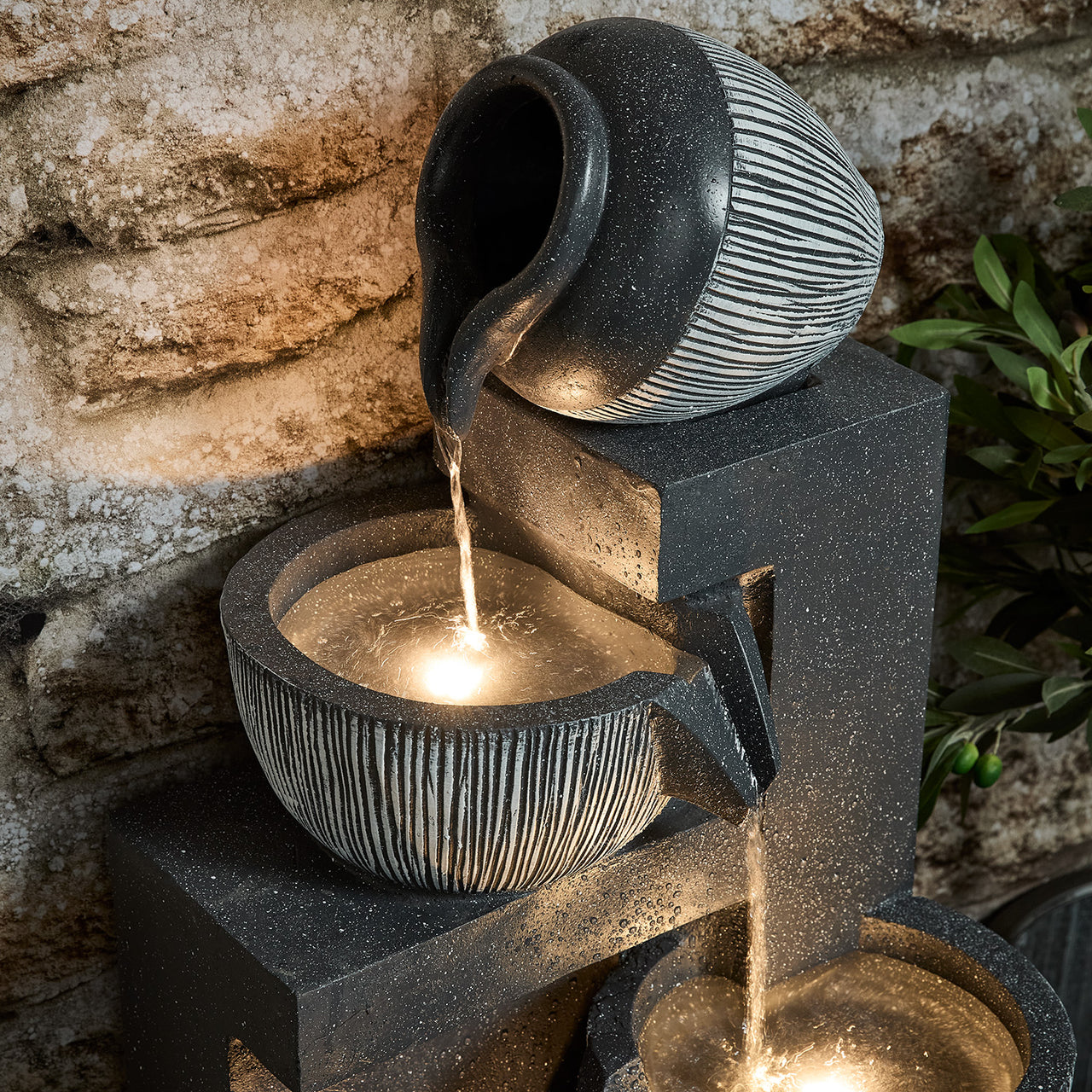 Darnbrook 116cm LED Gartenbrunnen Kaskade