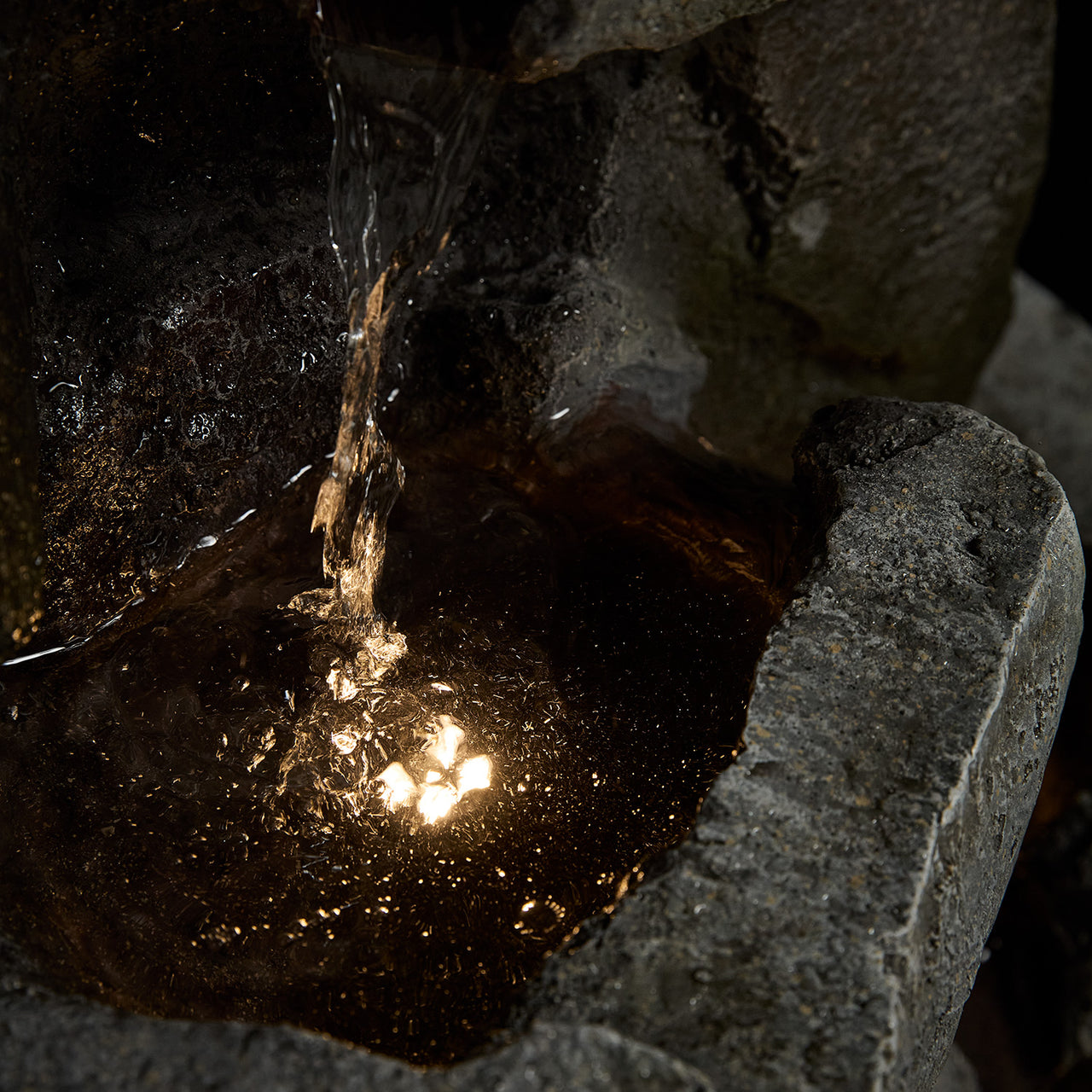 Ingleton 88cm LED Gartenbrunnen Felsen