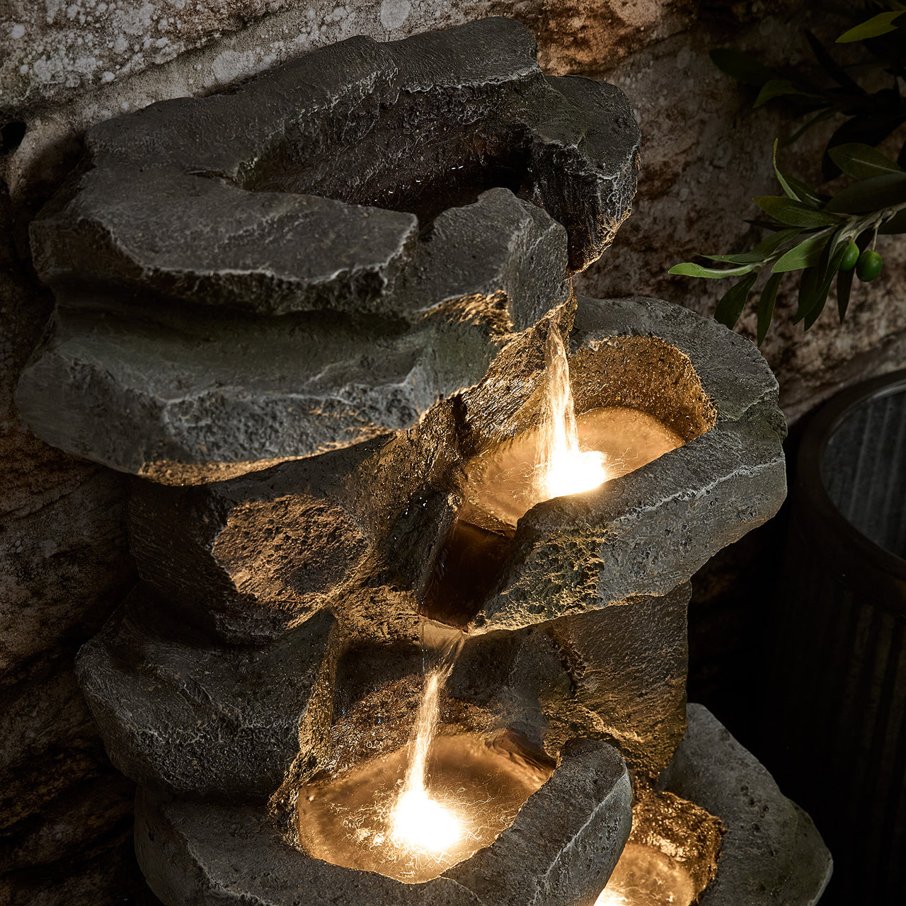 Ingleton 88cm LED Gartenbrunnen Felsen