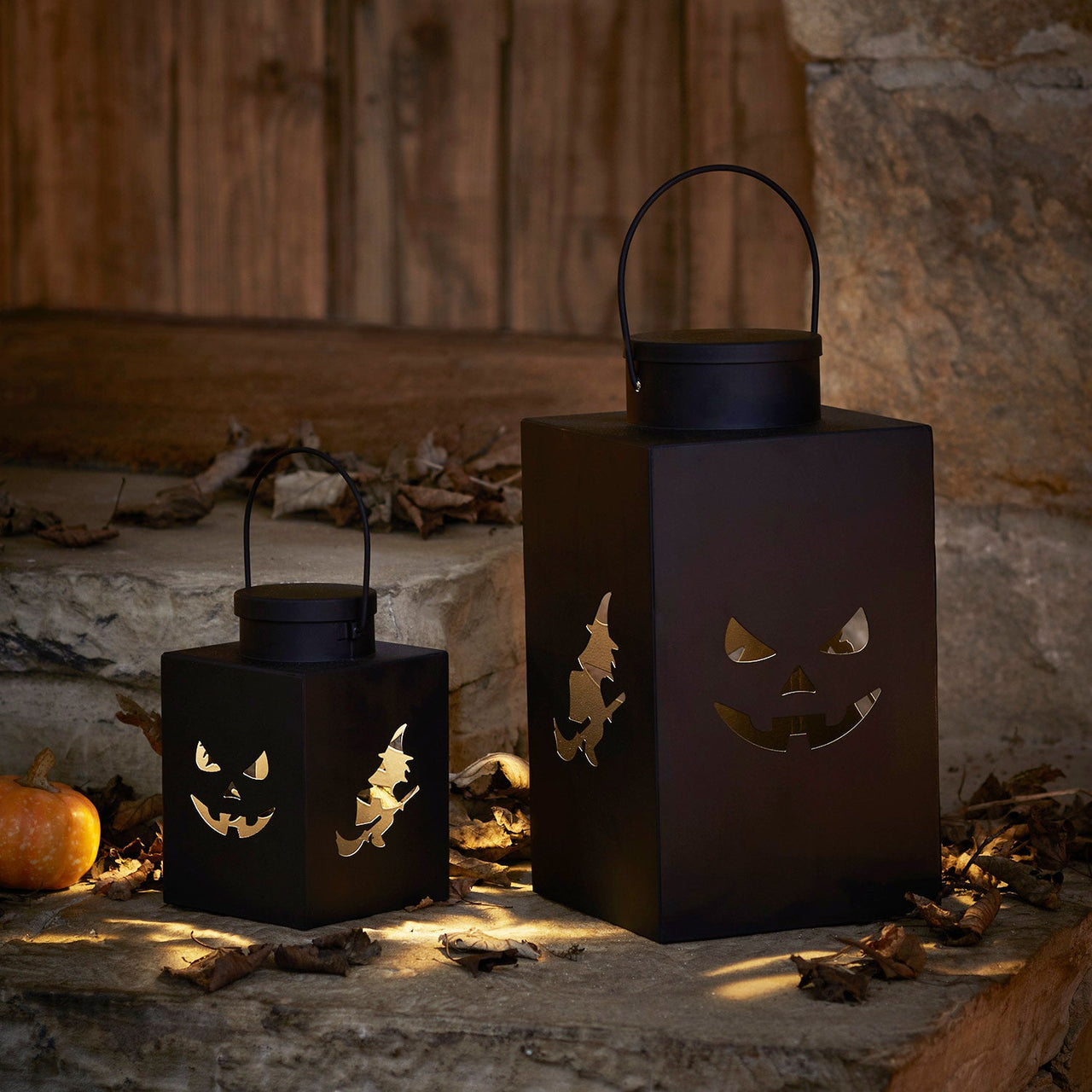 2er Set schwarze Halloween Laternen aus Metall