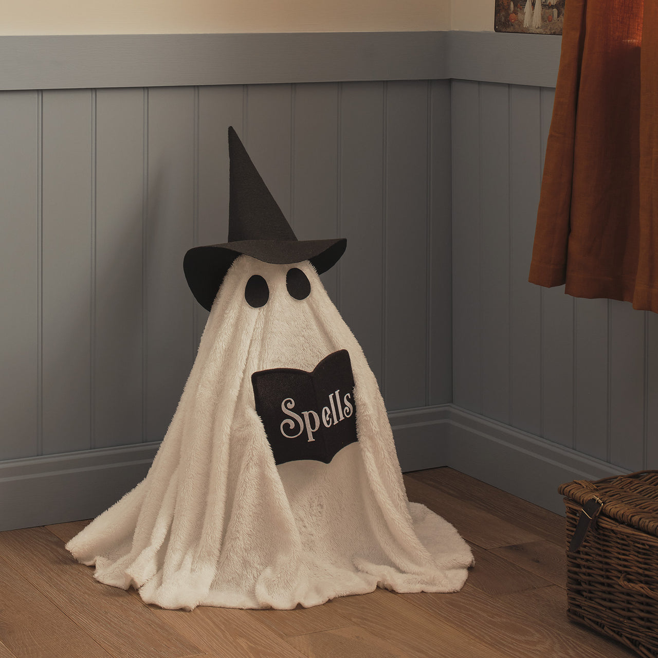 Wanda LED-Halloweenfigur Hexen-Geist für außen in Weiß 
