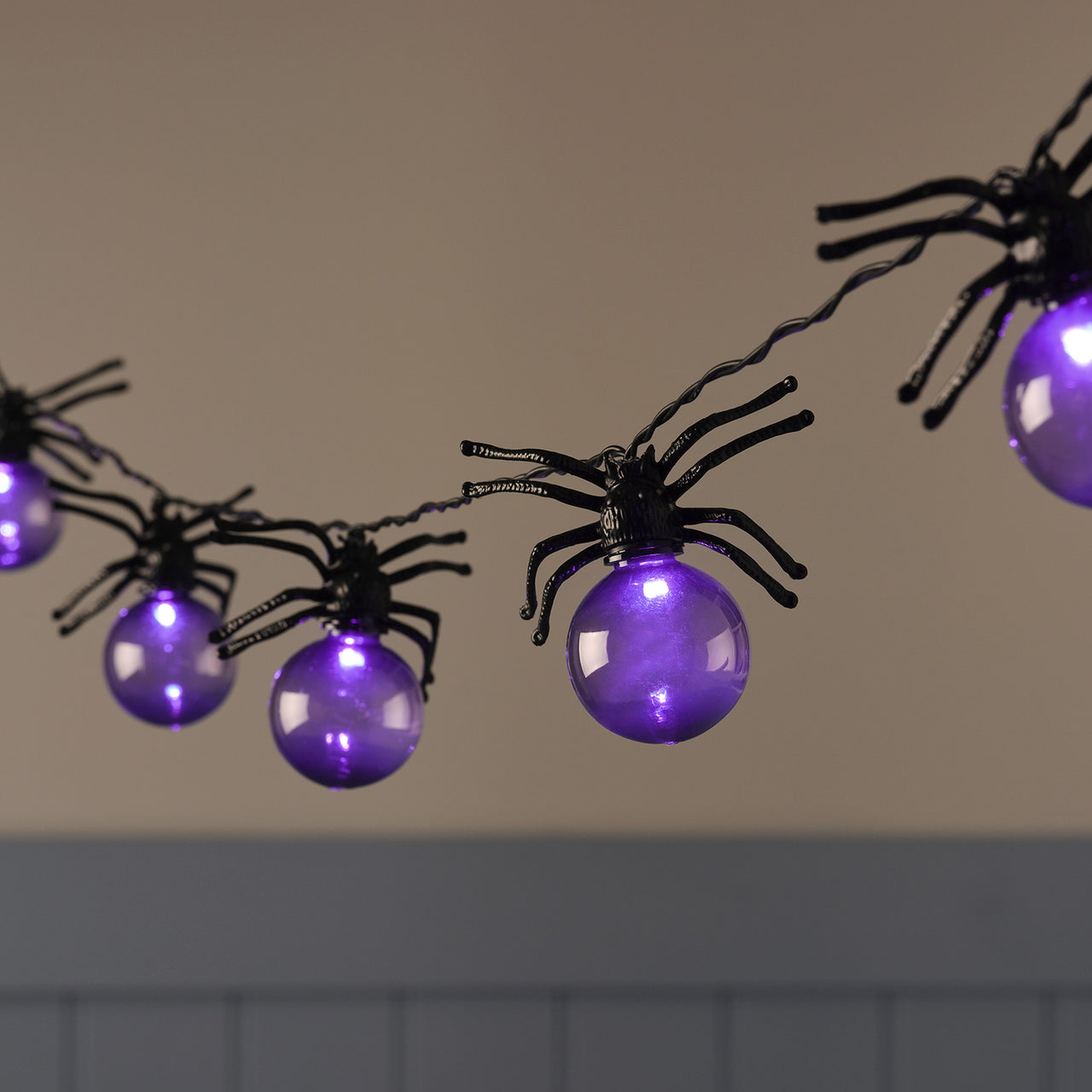 10er Spinnen lila LED-Lichterkette Halloween mit Timer eingeschaltet