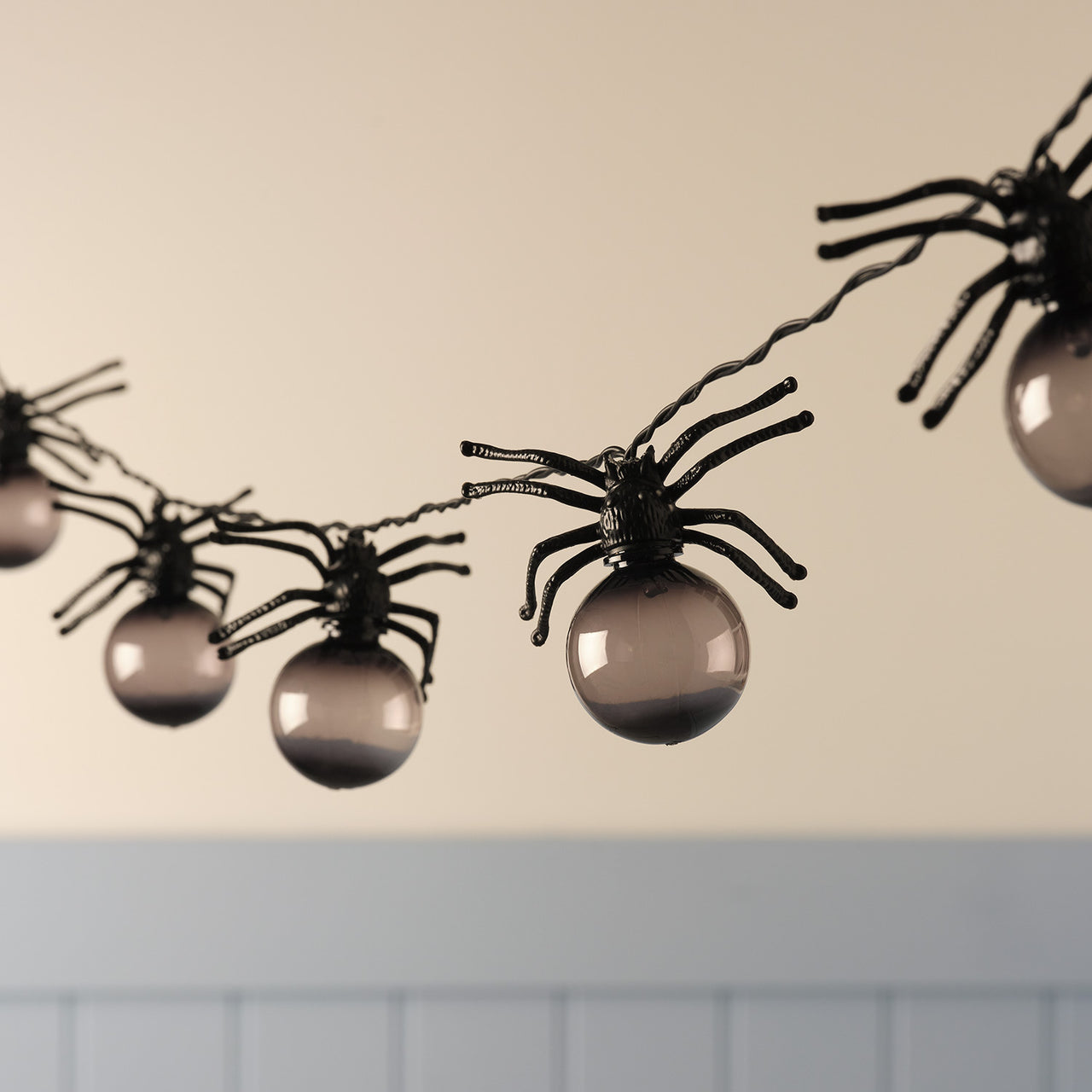 10er Spinnen lila LED-Lichterkette Halloween mit Timer ausgeschaltet