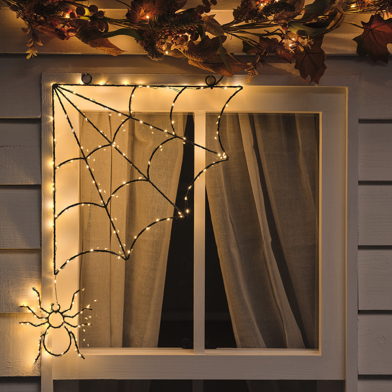 37cm Schwarzes LED-Spinnennetz mit Spinne beleuchtet draußen