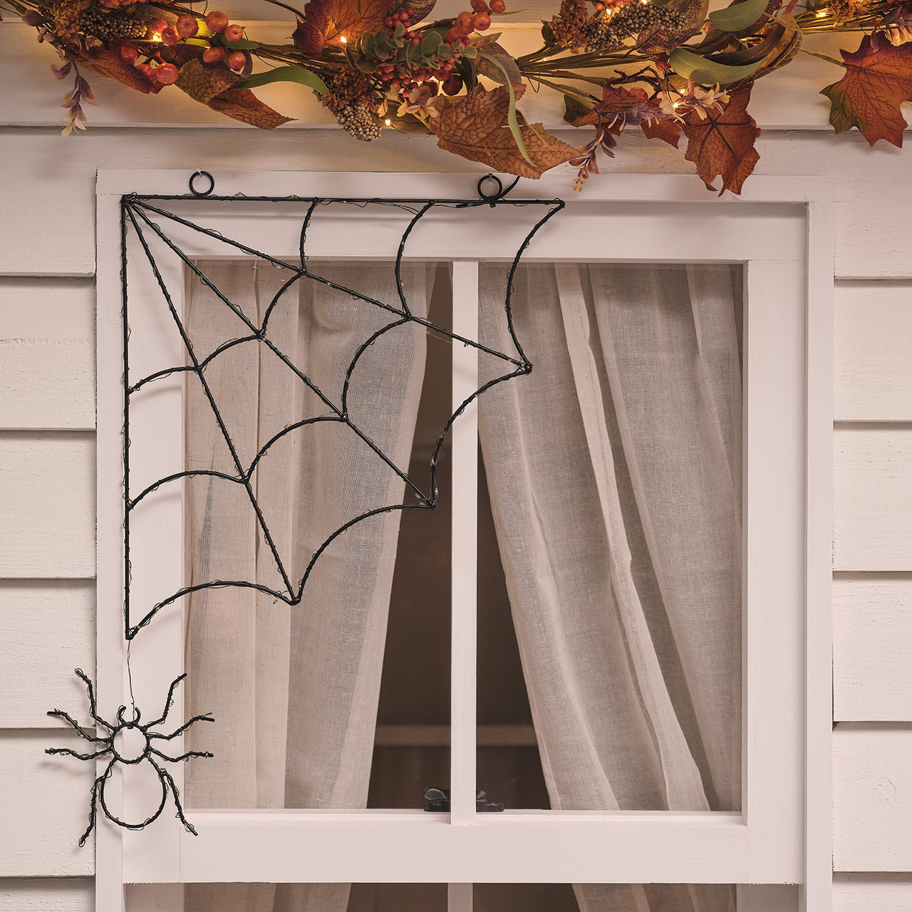 37cm Schwarzes LED-Spinnennetz mit Spinne unbeleuchtet am Fensterrahmen