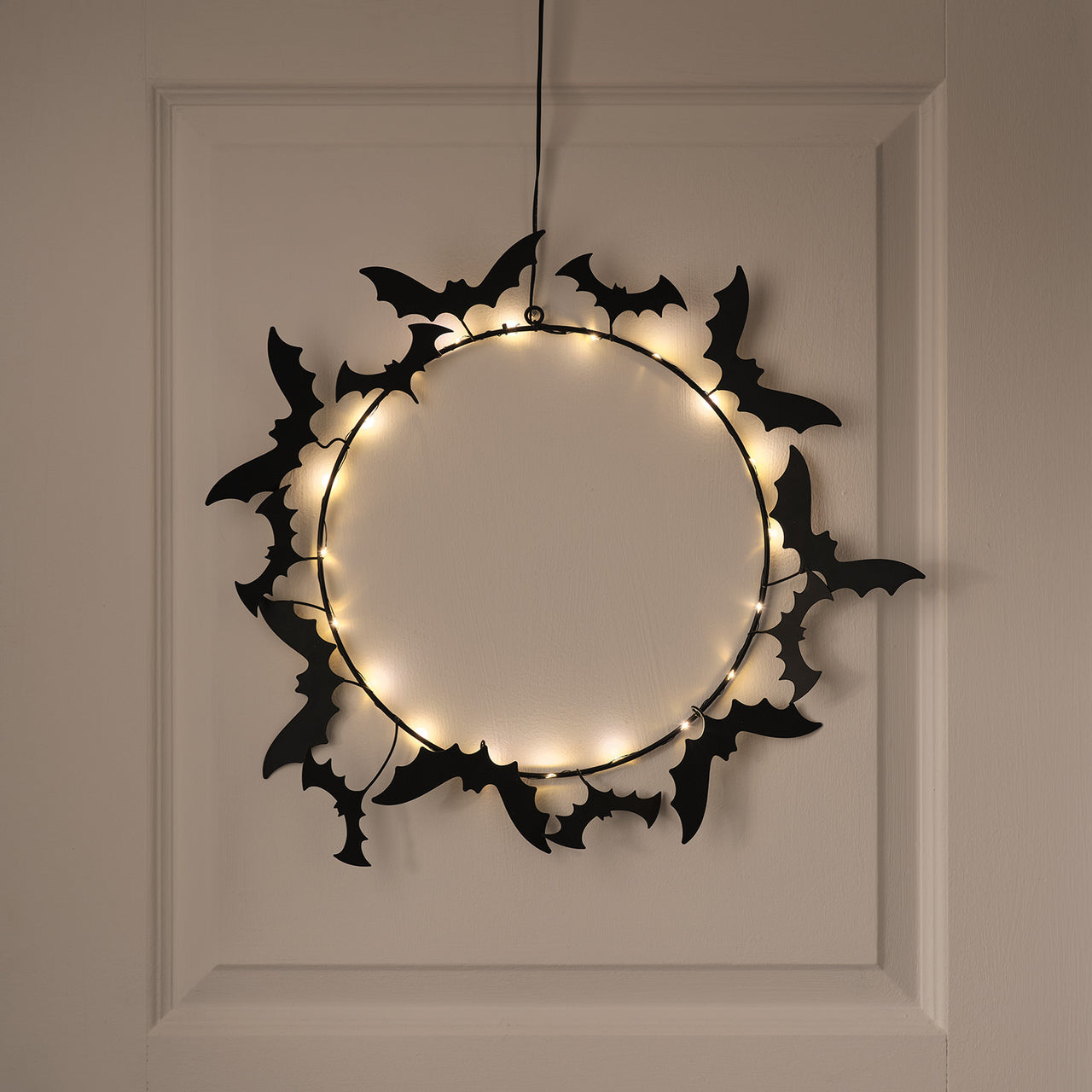 43 cm LED-Halloween-Kranz mit Fledermäusen beleuchtet