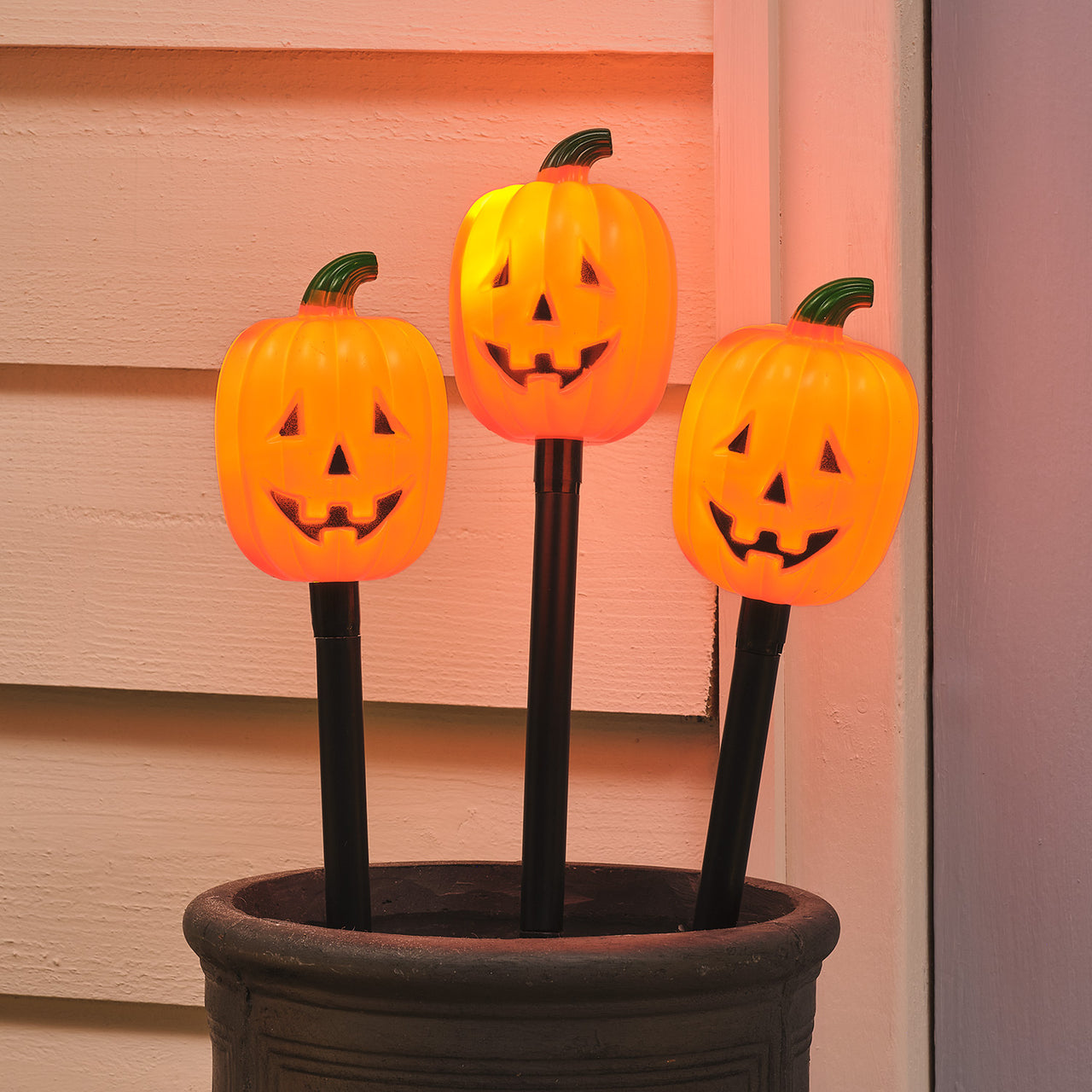 3er Set LED-Kürbis-Stableuchten für den Außenbereich Closeup