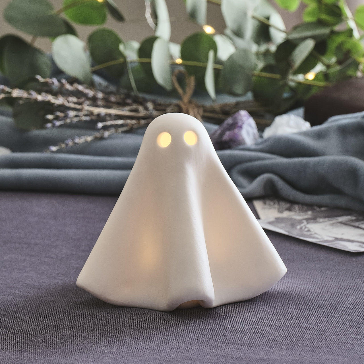 Gerald der LED-Halloween-Geist aus Porzellan beleuchtet
