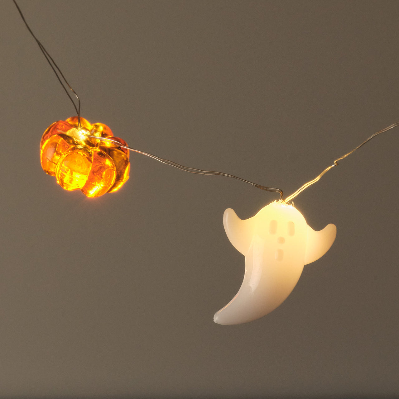 20er Halloween LED-Mikro-Lichterkette Geister & Kürbisse mit Timer Nahaufnahme