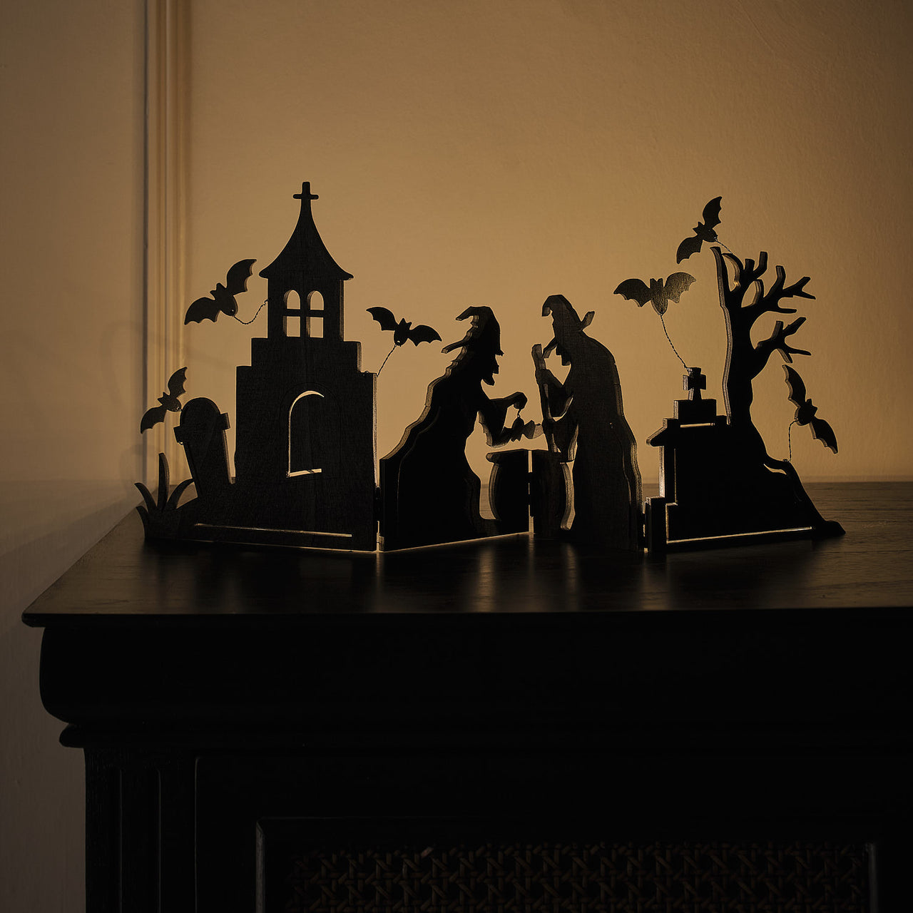 Brühende Hexen LED-Halloween-Fensterdeko mit Timer beleuchtet