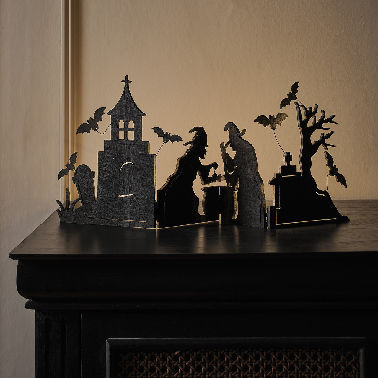 Brühende Hexen LED-Halloween-Fensterdeko mit Timer beleuchtet