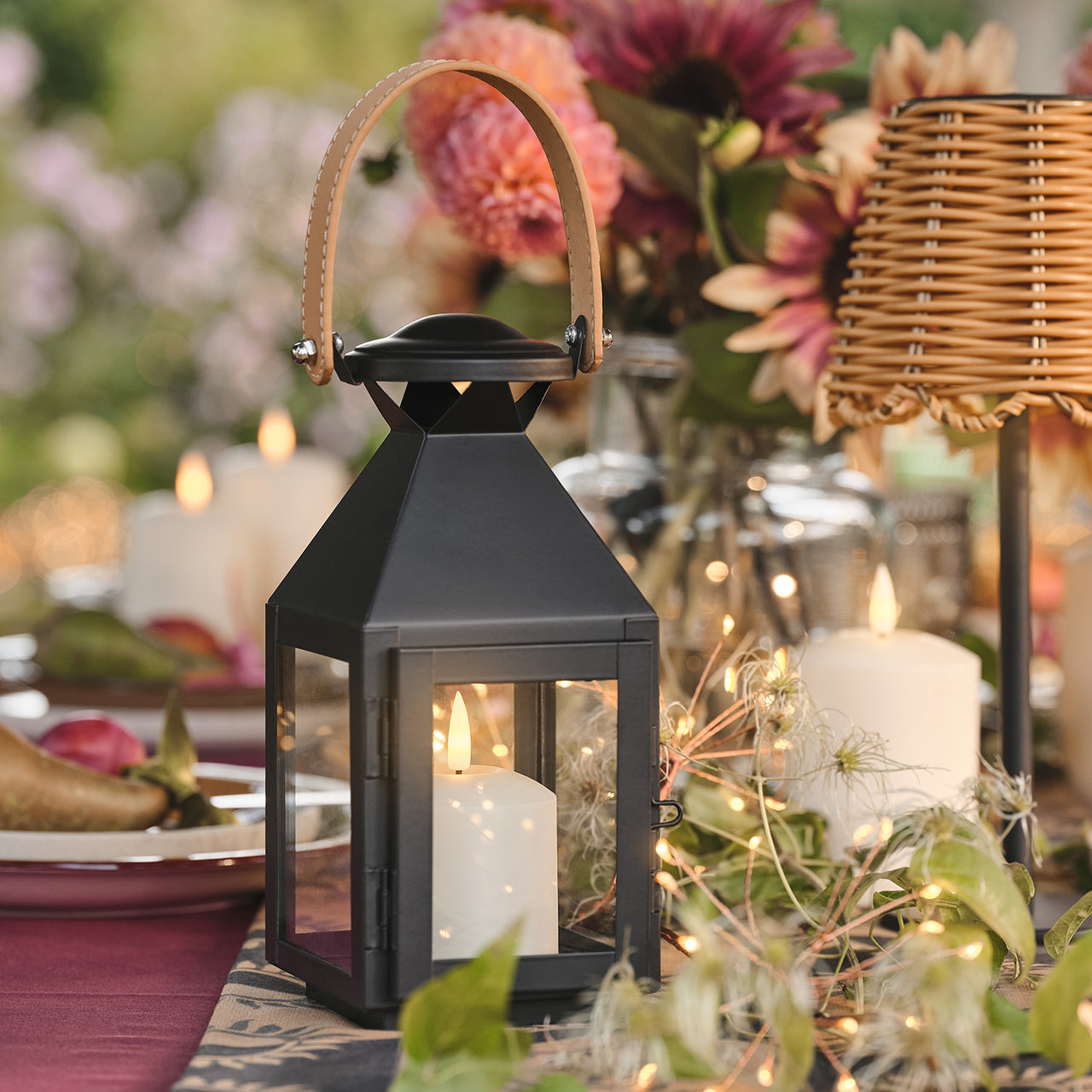 Kleine "Brixham" TruGlow® LED-Laterne mit Ledergriff