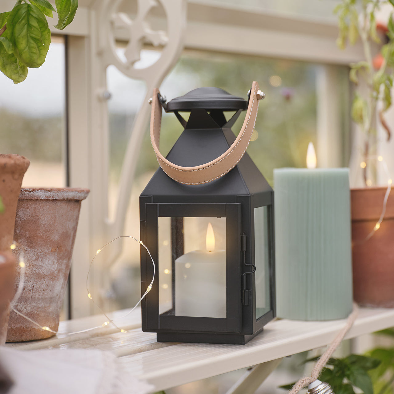 Kleine "Brixham" TruGlow® LED-Laterne mit Ledergriff
