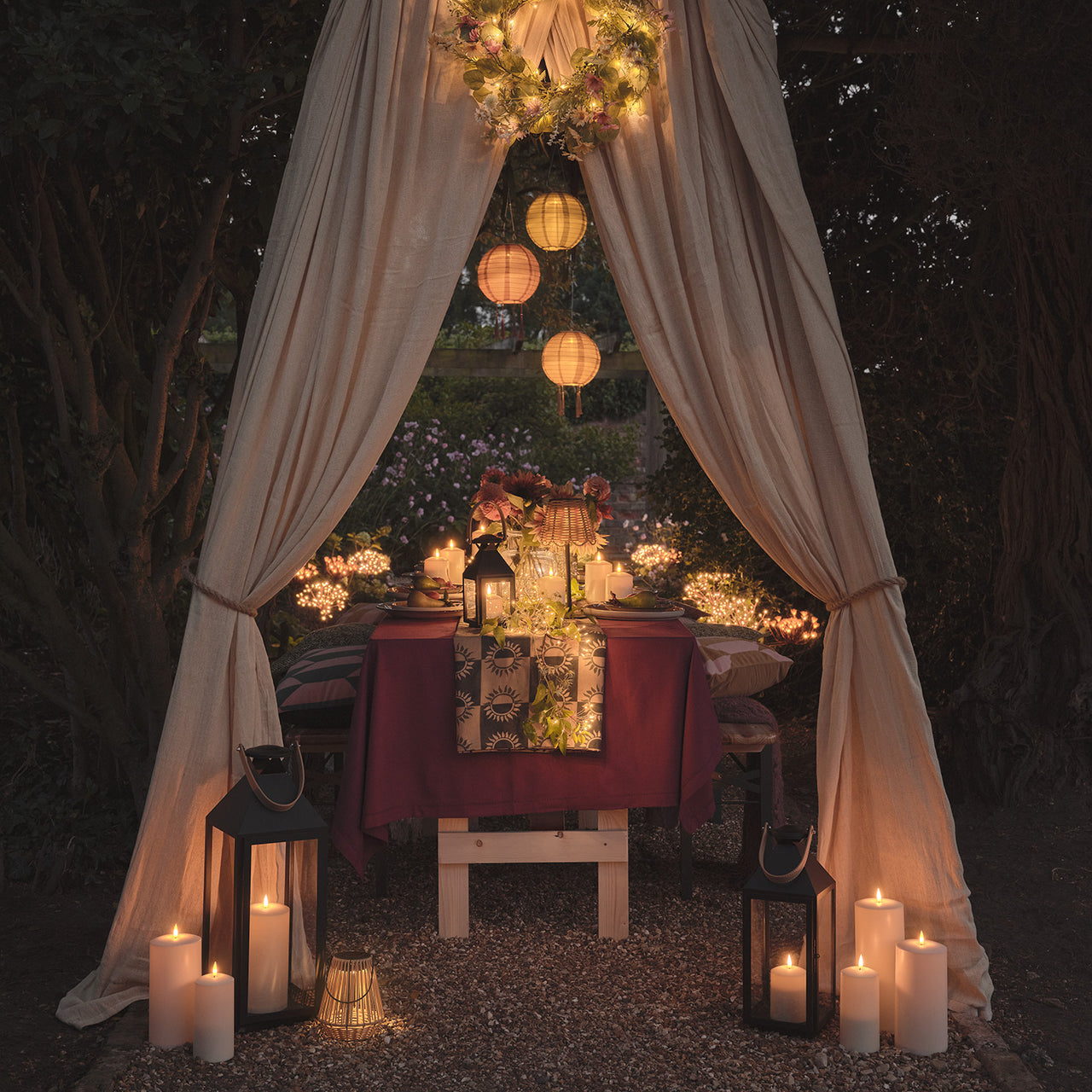 Große "Brixham" Laterne mit Ledergriff & TruGlow® LED-Kerze
