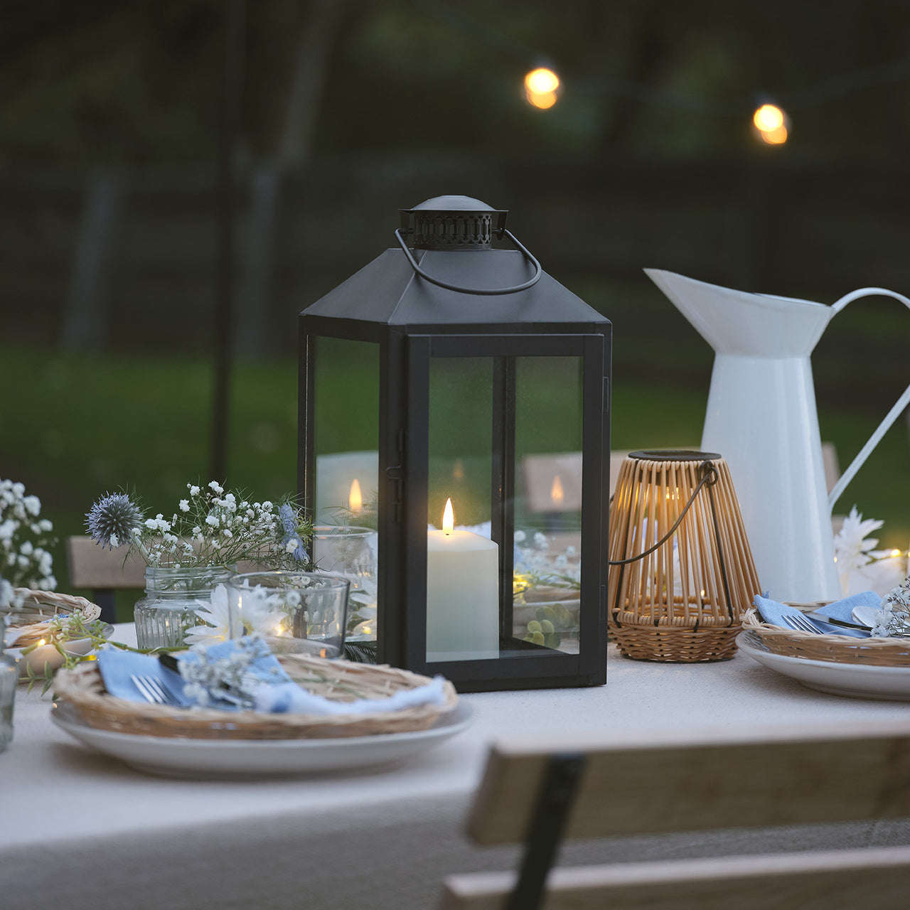 Große schwarze "Seaton" Laterne mit TruGlow® LED-Kerze