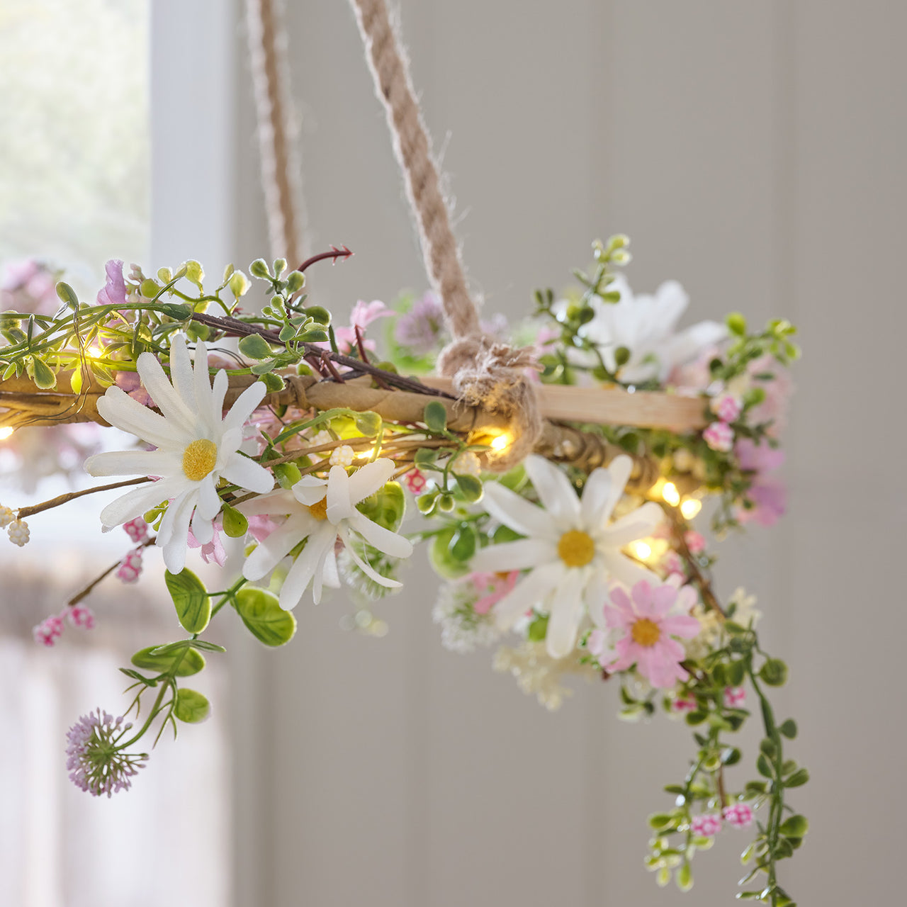 2er Set LED-Blumenkranz & Girlande mit Margeriten in Pastell