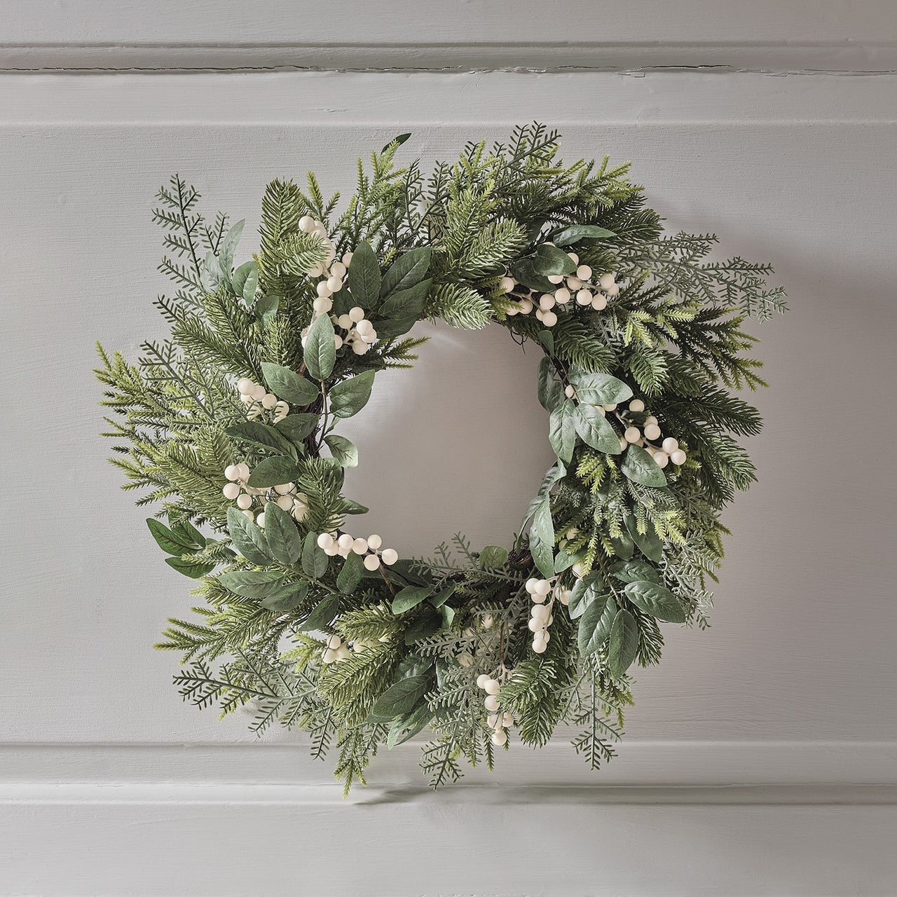 50cm Weihnachtskranz weiße Beeren mit Beleuchtung