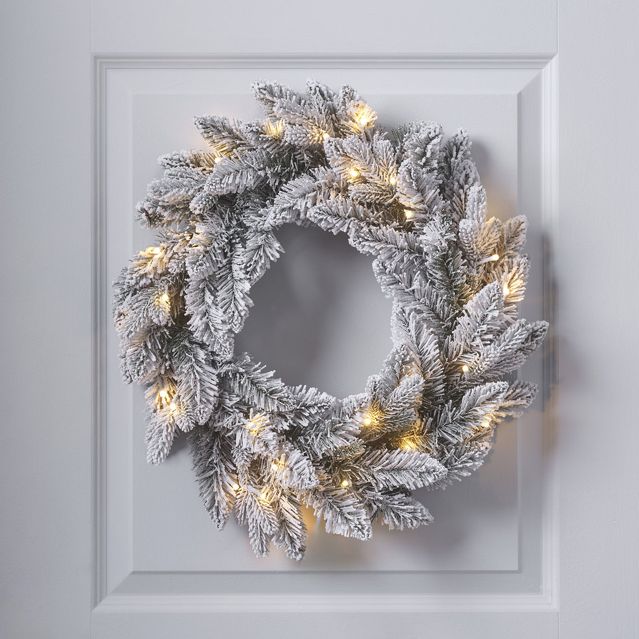 50cm Weihnachtskranz mit Schnee beleuchtet