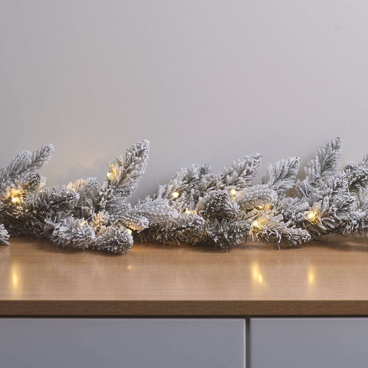1,5m Weihnachtsgirlande mit Schnee beleuchtet