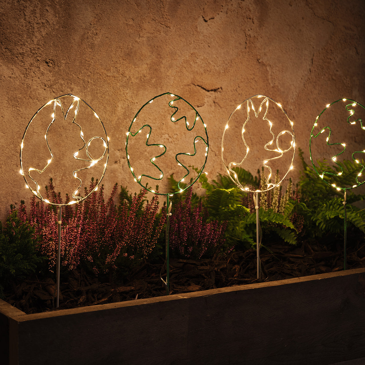 4er Set LED-Osterei-Gartenstecker mit Mikro-Lichtern in Grün & Weiß