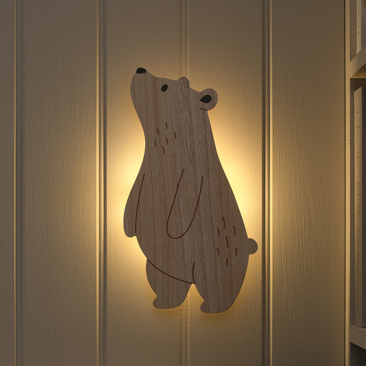 Neugieriger Bär Wandlampe fürs Kinderzimmer mit Fernbedienung in Warmweiß
