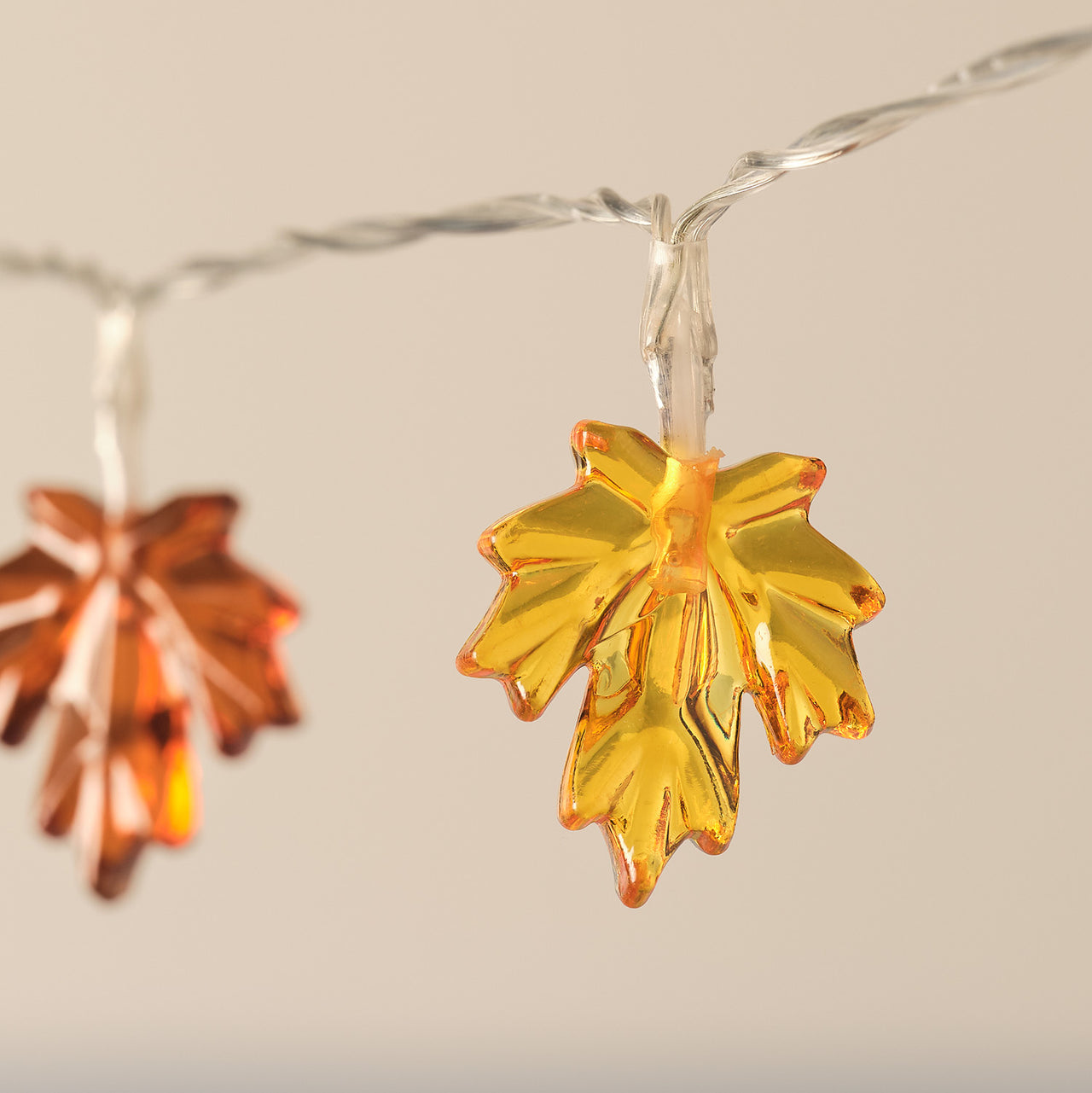 20er Ahornblatt LED-Lichterkette mit Timer Orange unbeleuchtet Nahaufnahme