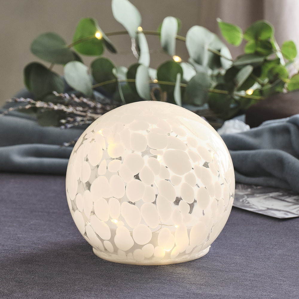 12,5cm LED-Glaskugel mit Timer in Konfetti-Glas beleuchtet