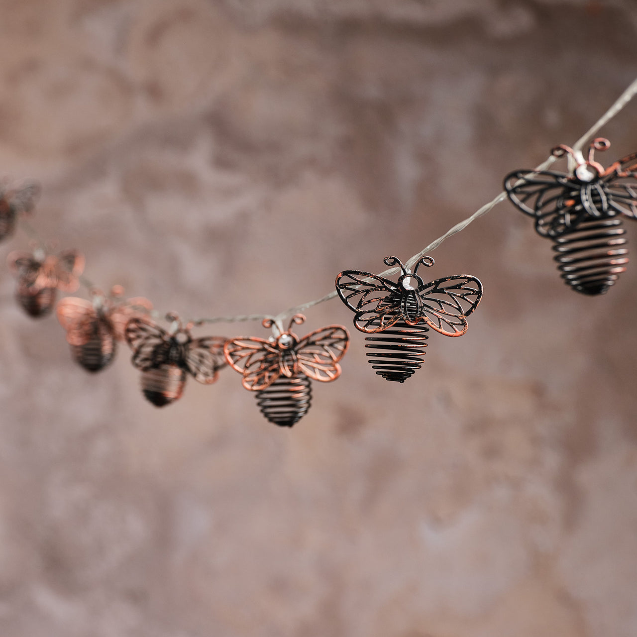 Bienen-Solar-Lichterkette mit 10 warmweißen LEDs aus Metall