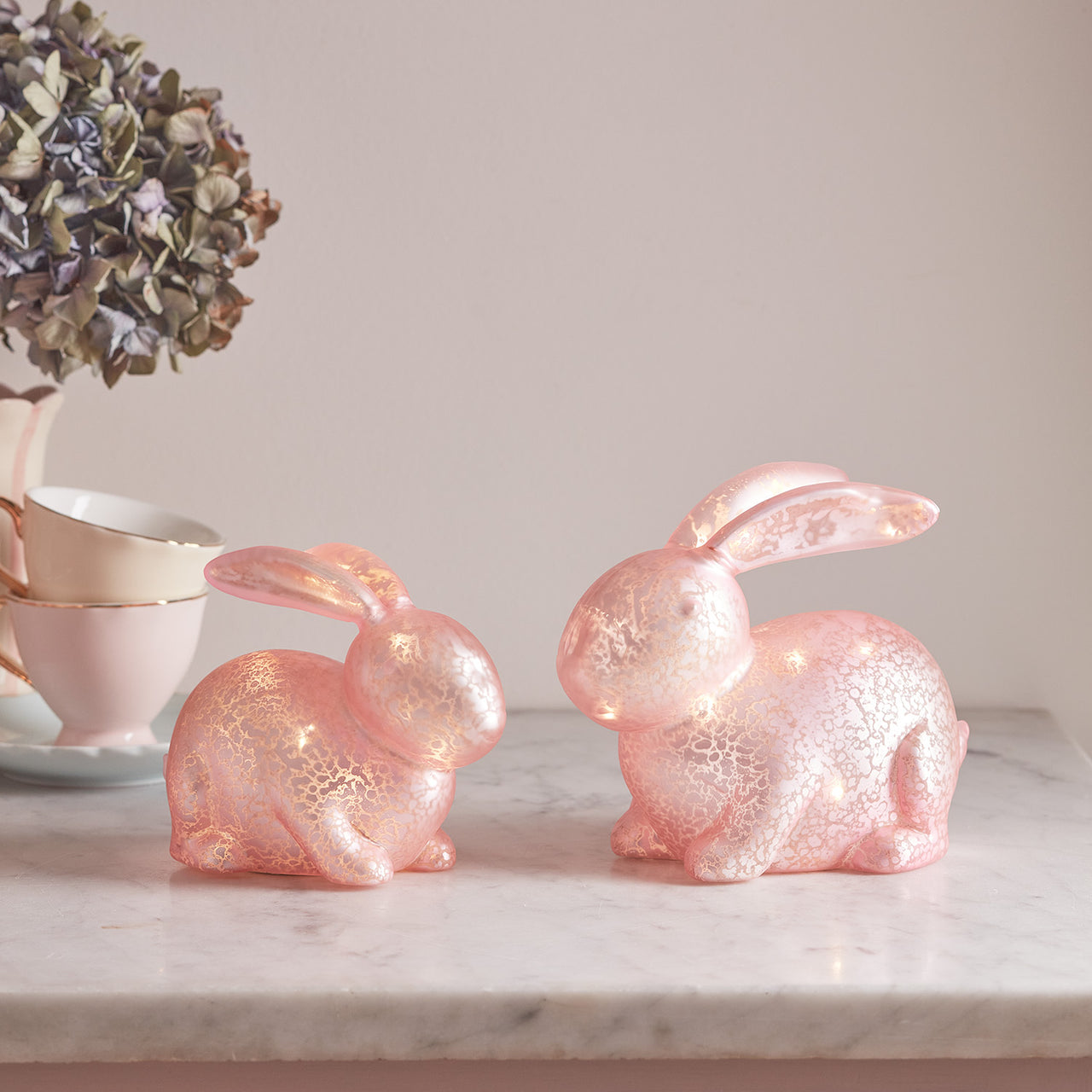 2er Set LED Osterdeko Hasen aus Glas pastellrosa